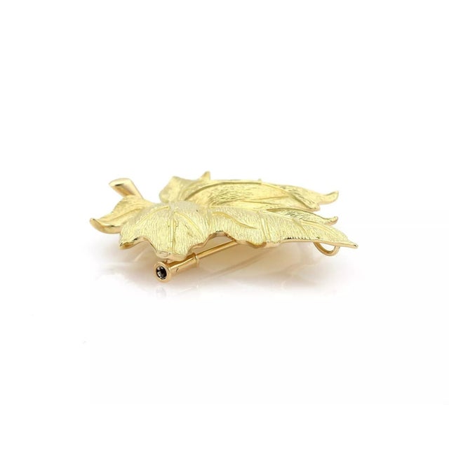 Contemporary Tiffany & Co. 18k Yellow Gold Large Maple Leaf Brooch Pin For Sale - Image 3 of 4