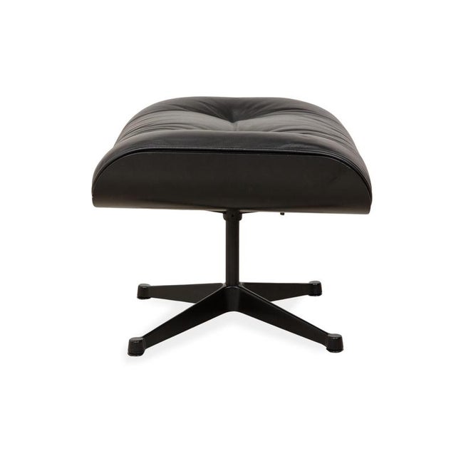 Set of Lounge Chair with Ottoman in Leather by Charles & Ray Eames for Vitra For Sale - Image 15 of 16