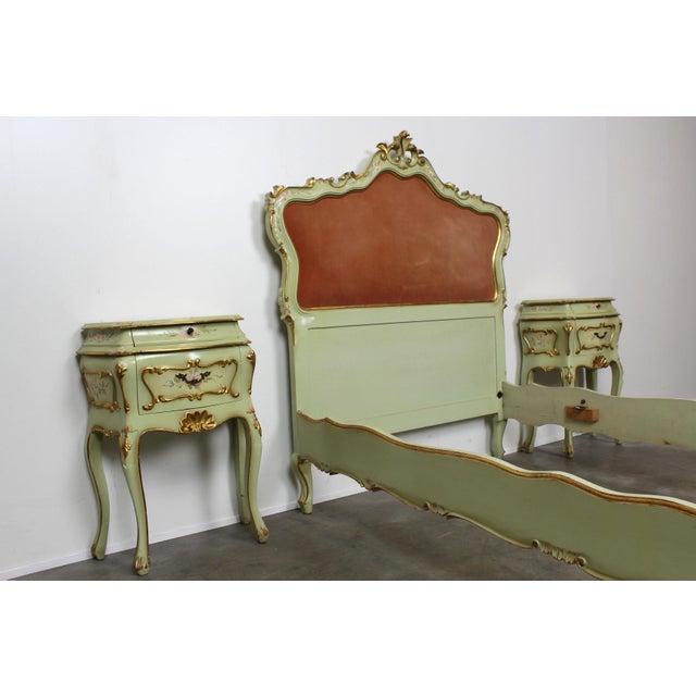 Venetian Baroque Green Lacquered Hand-Painted Floral Single Bed Set with Two Nightstands, 1950s, Set of 3 For Sale - Image 4 of 12