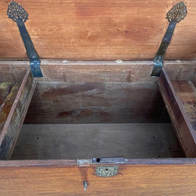 Mid 18th Century Indo-Portuguese Goan Brass Mounted Teak Storage Trunk on Wheels For Sale - Image 4 of 17