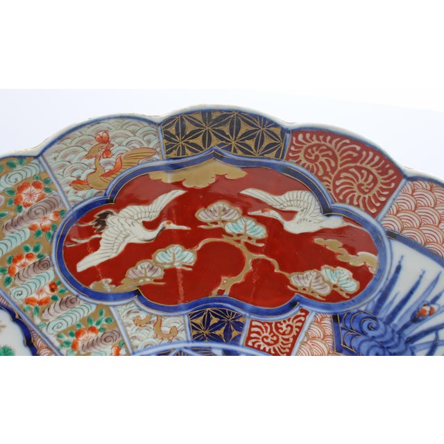 Circa 1870 Japanese Large Scalloped Imari Charger For Sale - Image 4 of 6