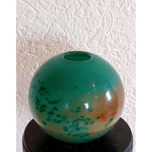 Mid-Century Modern Murano Glass Spherical Vase With Mottled “Spatter/Macchie” Inclusions, C. 1950–1980. For Sale - Image 3 of 7