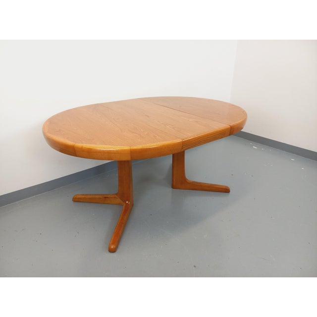 Wood Vintage Round Scandinavian-Style Dining Table in Light Elm with Extensions, 1960s For Sale - Image 7 of 18