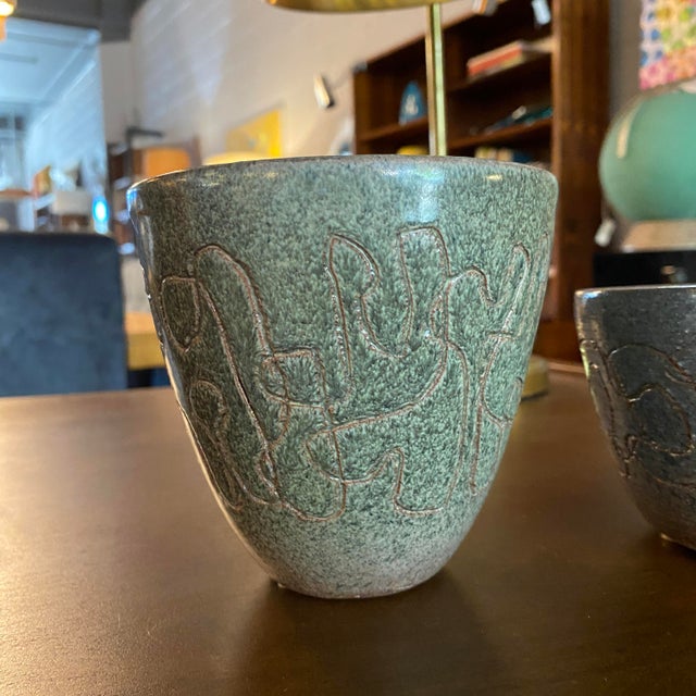 Mid 20th Century Set of 2 20thC. Mid-Century Modern Primitive Incised Art Pottery Bowls For Sale - Image 5 of 11
