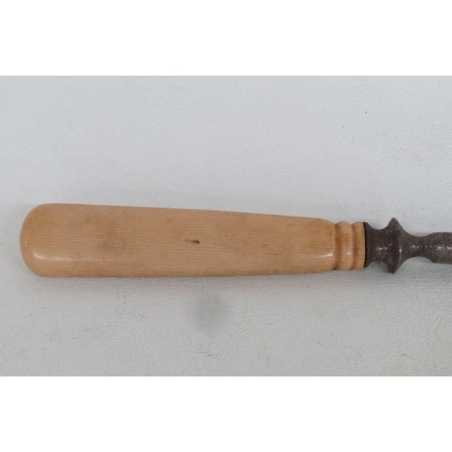 These lovely Sharpening Steel / Honing Rod is made out of stainless steel with a composite handle. The handle features a...