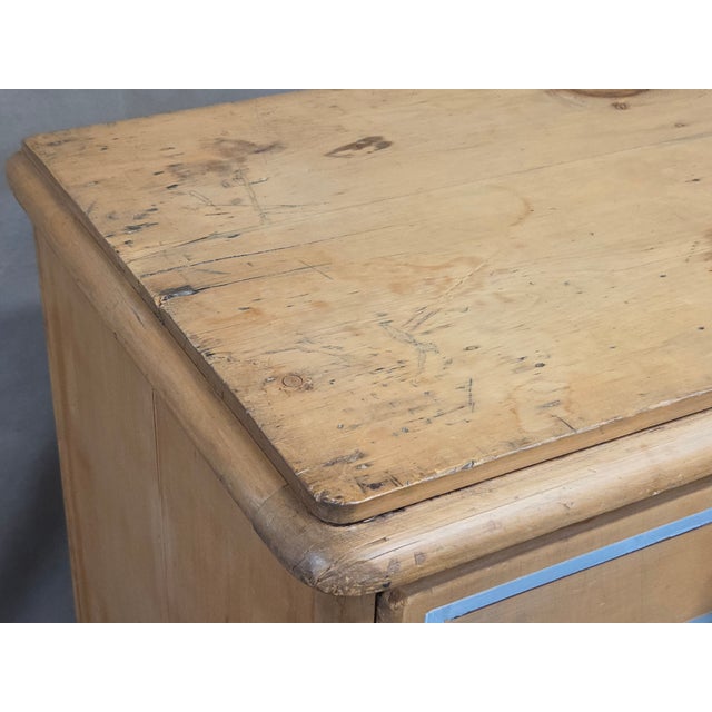Antique English Edwardian Natural Pine Chest of Drawers With Blue French Line For Sale - Image 10 of 14