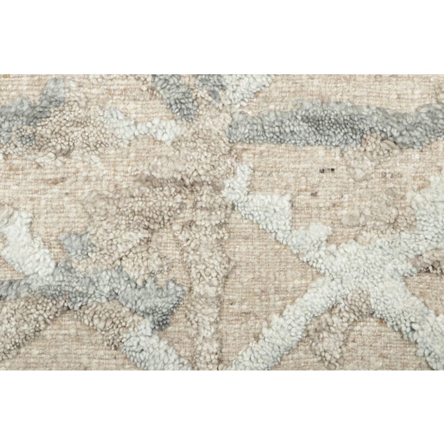 Late 20th Century Contemporary Geometric Gift-Sized Wool Rug in Beige & Gray, by Rug & Kilim, India For Sale - Image 5 of 6