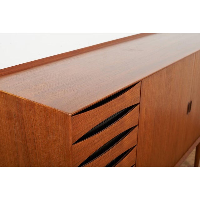 Model OS63 Highboard in Teak and Black Painted Recessed Handles by Arne Vodder for Sibast, 1958 For Sale - Image 9 of 12