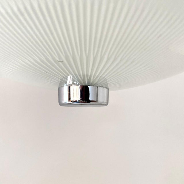 White Space Age Pendant in Glass and Metal in the style of Tobia Scarpa for Flos, 1960s For Sale - Image 8 of 18