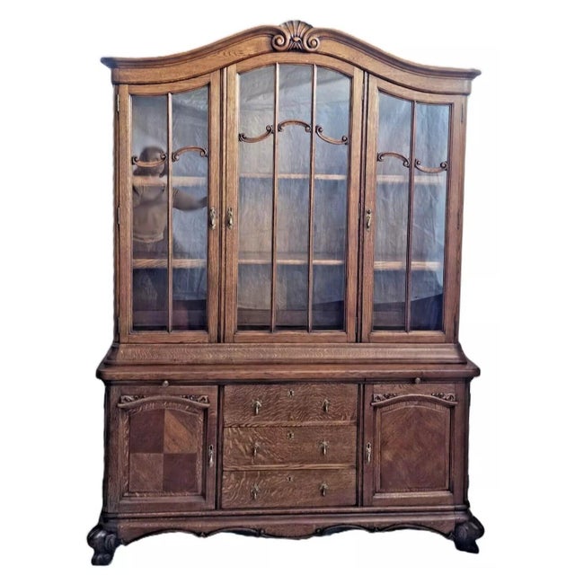 Vintage 1930s Country French Louis XV Quarter Sawn Oak China Cabinet Hutch For Sale - Image 12 of 12
