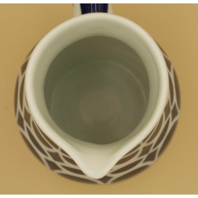 Mid 20th Century Sargadelos O Castro Geometric Creamer and Lidded Sugar Bowl, Cobalt Blue Porcelain For Sale - Image 4 of 9