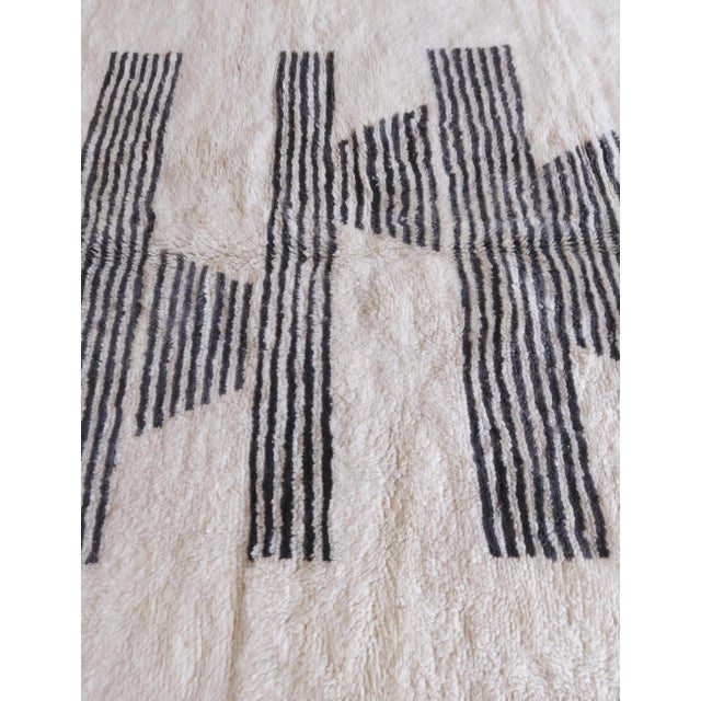 2020s Moroccan Contemporary Wool Rug - 10 X 6.7 Ft For Sale - Image 5 of 10