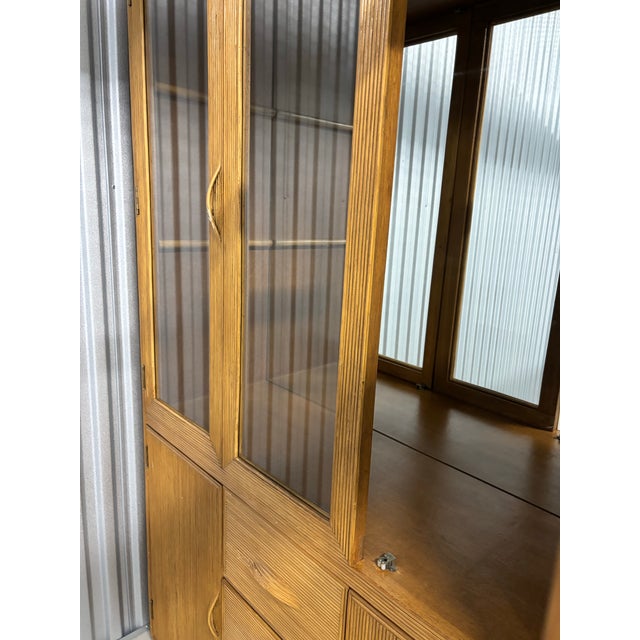 Sienna Gabriella Crespi Designed Cabinet. Beautiful Vintage Pencil Reed China / Display Cabinet, Expertly Refurbished. For Sale - Image 8 of 8