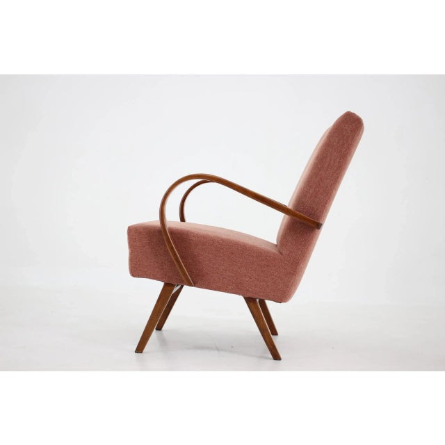 - Newly upholstered - Carefully refurbished - The seat height is 42 cm. This piece is attributed to the mentioned...