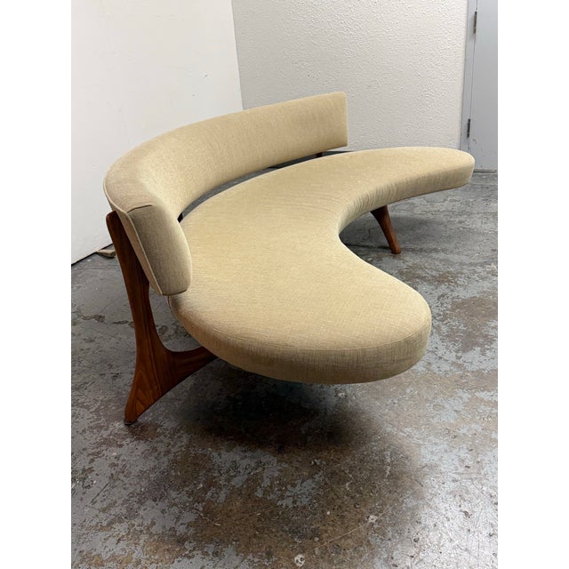 Vladimir Kagan Style Mid-Century Modern Floating Curved Sofa For Sale In San Francisco - Image 6 of 12