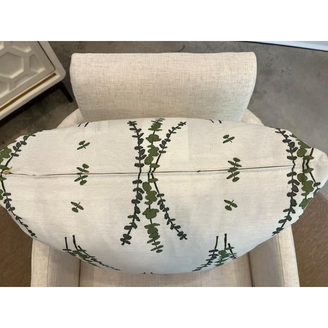Contemporary Truett Designs Linen Blend (95% Cotton 5% Linen) Pillow in White and Forest Geen For Sale - Image 3 of 5