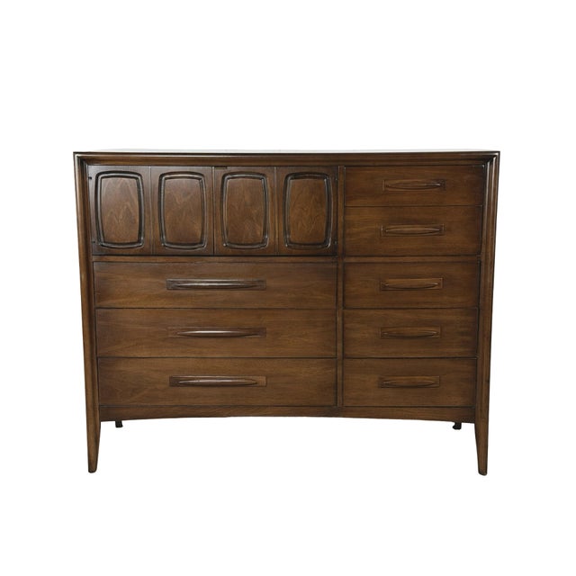 Mid 20th Century Broyhill Emphasis Mid-Century Modern Eight-Drawer Gentleman’s Chest For Sale - Image 5 of 16