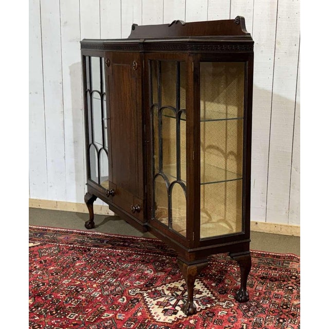 Chippendale Style Mahogany 3-Door Display Cabinet, Early 20th Century For Sale - Image 4 of 18
