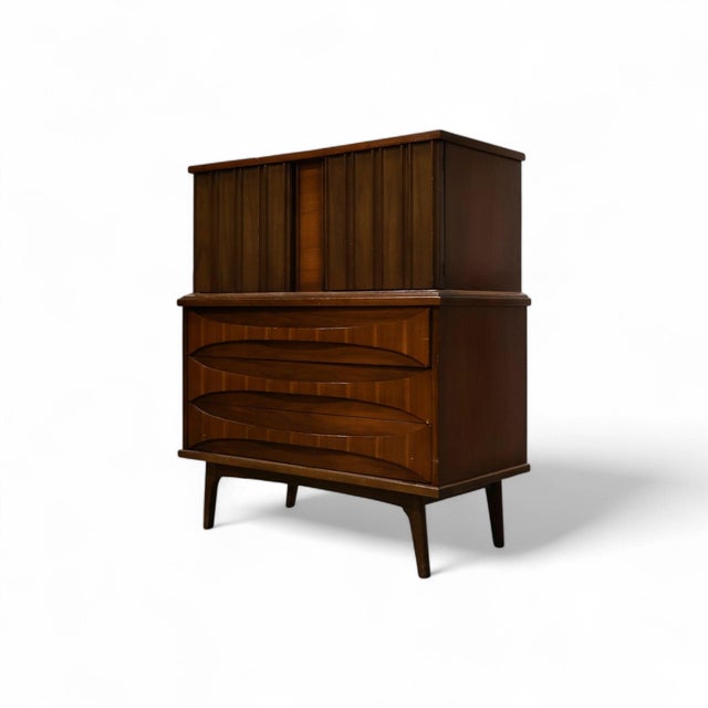Mid-Century Modern United Furniture Vintage Mid Century Modern Curved Highboy Dresser C. 1960s, Attributed For Sale - Image 3 of 7