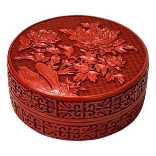 Handcrafted Vintage Chinese Red Lacquer Round Floral Accent Box For Sale