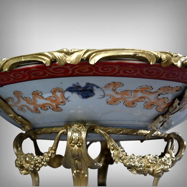 Large Imari Porcelain Bowl with Bronze Mount, Japan, Late 19th Century, in Very Good conditions. Designed 1890 to 1919