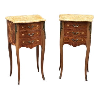 1950s Pair of French Louis XV Style Rosewood Nightstands For Sale
