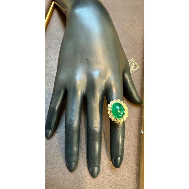 Metal 6.68 Carat Zambian Emerald Cabochon Cocktail Ring 14 Karat Yellow Gold For Sale - Image 7 of 18
