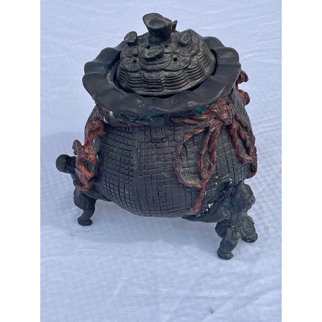 Asian Mid 19th Century Bronze Incense Burner Money Bag Supported by 3 Men For Sale - Image 3 of 13