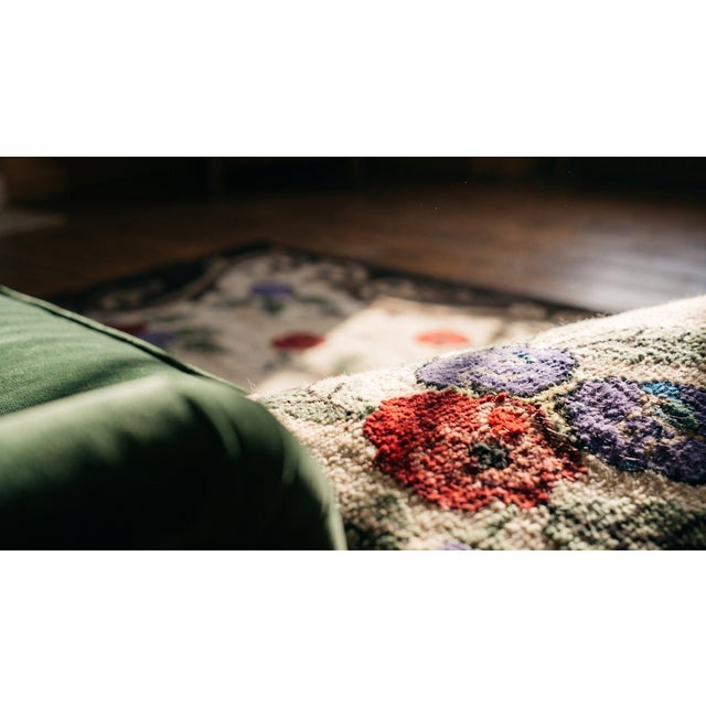 1900s Ivory Floral Folk Art Antique American Hooked Rug 6'4" X 9'10" Handknotted Wool Carpet For Sale - Image 9 of 9