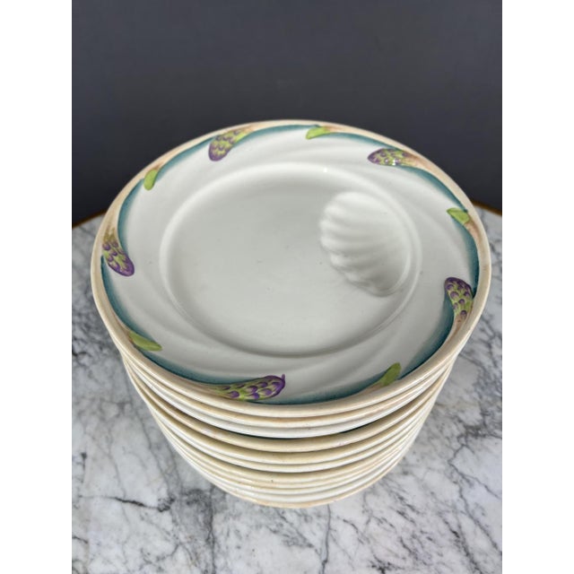 Ceramic Platter and Plates from Sarreguemines, 19th Century, Set of 13 For Sale - Image 7 of 10