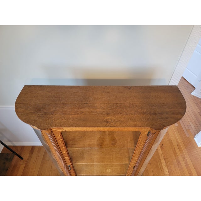 Antique Quarter-Sawn Oak Curved Glass China Cabinet, C. 1910 For Sale - Image 9 of 18