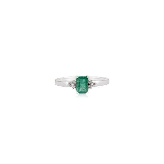 Green Dainty Natural Emerald & Diamond Prong Ring in 925 Silver - Size 6 For Sale - Image 8 of 12