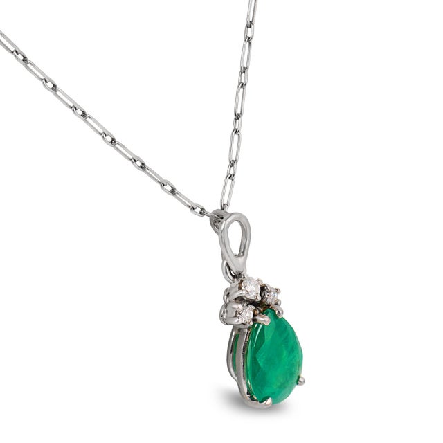 Contemporary Vintage 1.60 Carat Emerald Diamond 14k White Gold Platinum Necklace For Sale - Image 3 of 7