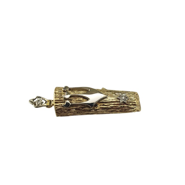 Contemporary Late 20th Century 14 Karat Two-Tone Gold and Diamond Mezuzah Pendant For Sale - Image 3 of 6