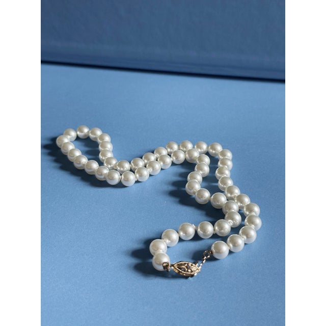 1970s Vintage Mid Century Glass Faux Pearl Necklace With Filigree Fishhook Clasp For Sale - Image 5 of 6