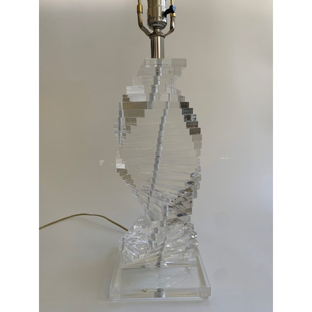 Vintage 1970s Stacked Lucite Helix Twist Spiral Table Lamp For Sale - Image 11 of 12