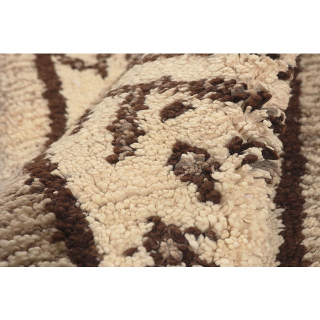 Textile Vintage Azilal Moroccan Rug, 02'11 X 05'11 For Sale - Image 7 of 10