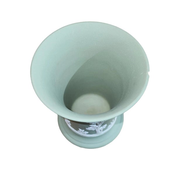 1960s 1967 Wedgwood Jasperware Urn Vase For Sale - Image 5 of 6