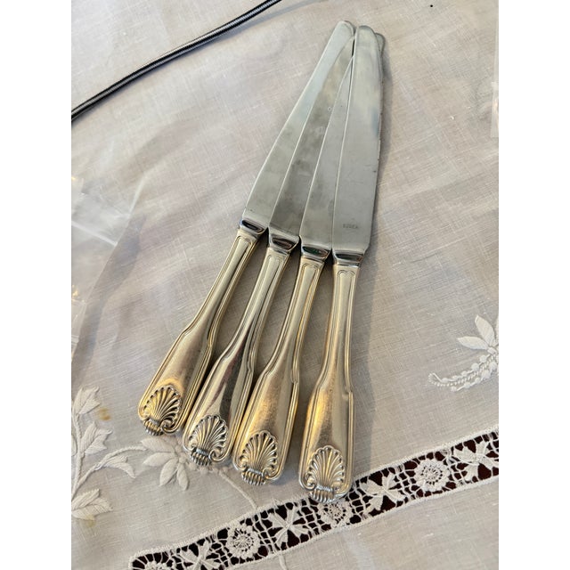Metal Vintage Dinner Knives, 1847 Rogers Bros, Korea Knives, Silverplate Shell Pattern 4 Pcs For Sale - Image 7 of 7