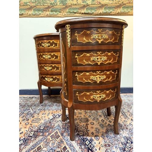 A lovely pair of bedside lockers with elegant marquetry inlay throughout. Featuring beautiful wood veneer, brass hardware,...