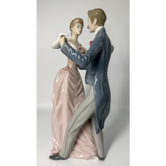 Vintage Lladró "Anniversary Waltz" Porcelain Figurine No. 1372 by Antonio Ballester An elegant retired Lladró porcelain...