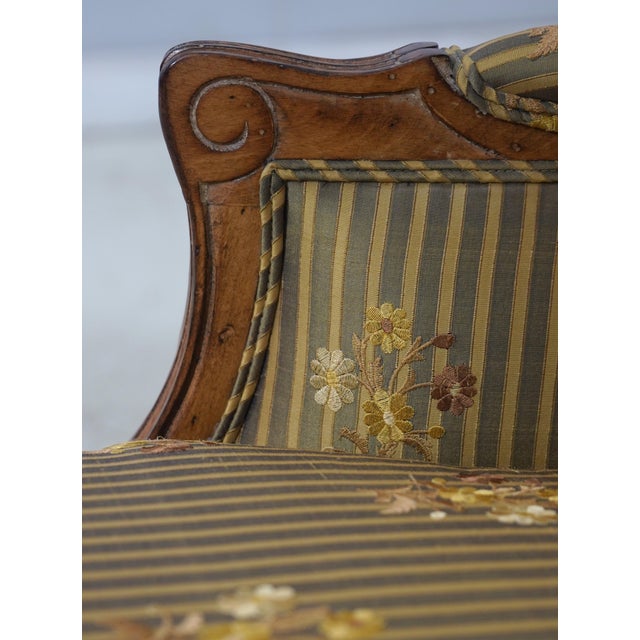 Austoria French Louis XV Wide Seat Bergere Chair W. Ottoman For Sale In Philadelphia - Image 6 of 18