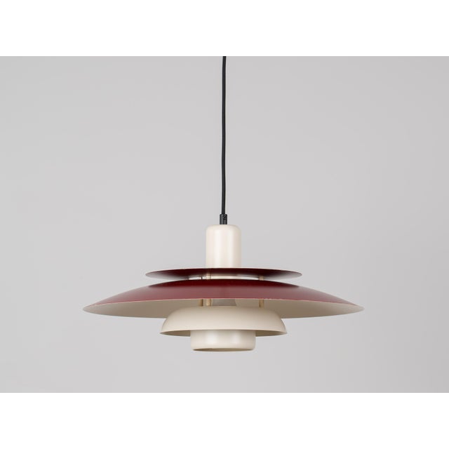 This vintage aluminium pendant lamp by Lyskaer dates from the 1980s and is a beautiful example of Scandinavian lighting...