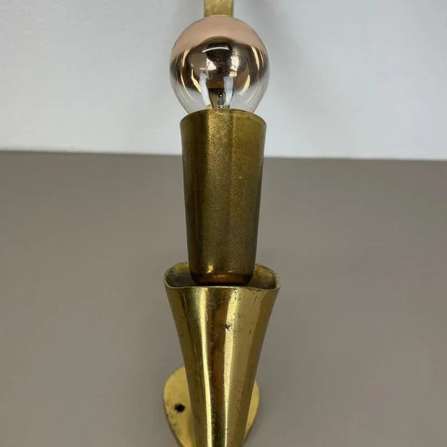 Minimalist Brass Theatre Wall Light in the style of Stilnovo and Gio Ponti, Italy, 1950s For Sale - Image 6 of 18