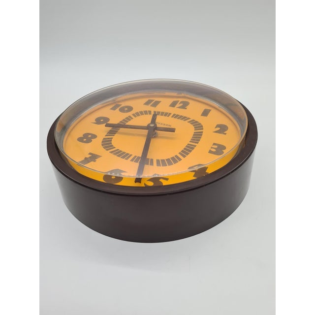 An original Hanson wall clock, manufactured in the Republic of Ireland, featuring a distinctive retro style from the 1970s...