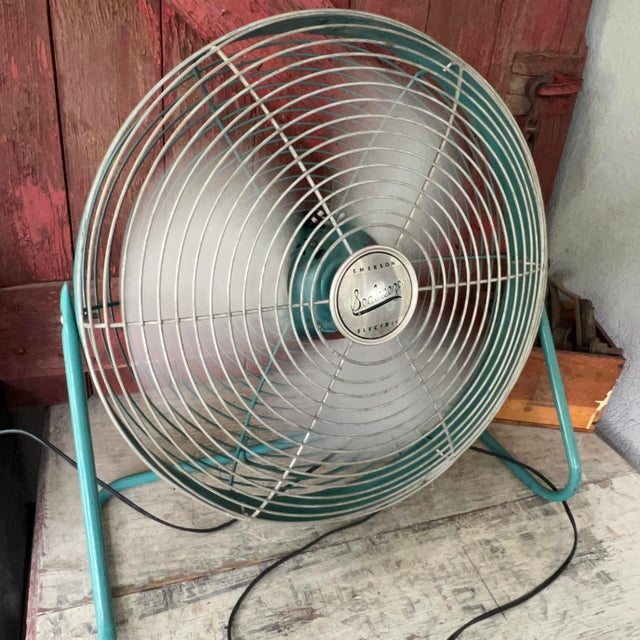 Mid-Century Modern Vintage Emerson Seabreeze Electric Fan Turquoise Metal Frame 24" For Sale - Image 3 of 18
