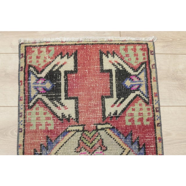 1970s Turkish Vintage Hand Knotted Red Oushak Doormat Rug For Sale In Sacramento - Image 6 of 10