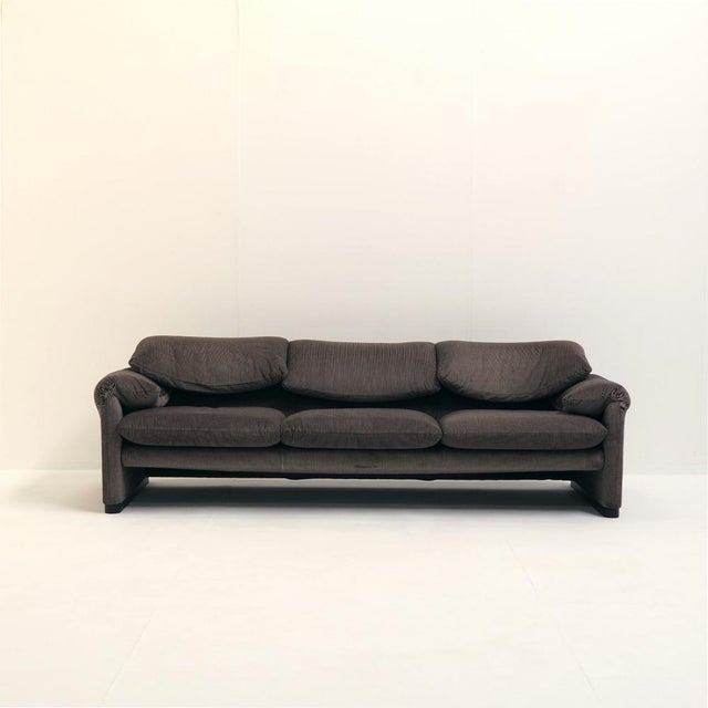 Cassina Maralunga Three-Seater Sofa by Vico Magistretti for Cassina, 1990s For Sale - Image 4 of 10