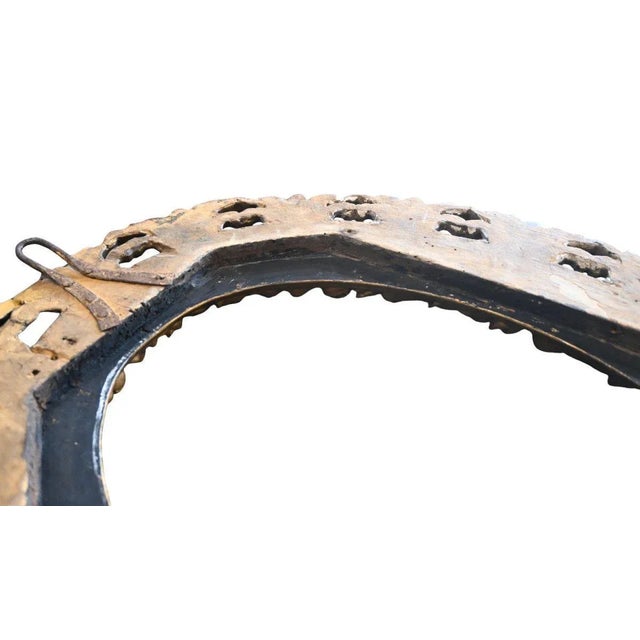 Italian Baroque Oval Giltwood Frame, 17th Century For Sale - Image 6 of 7