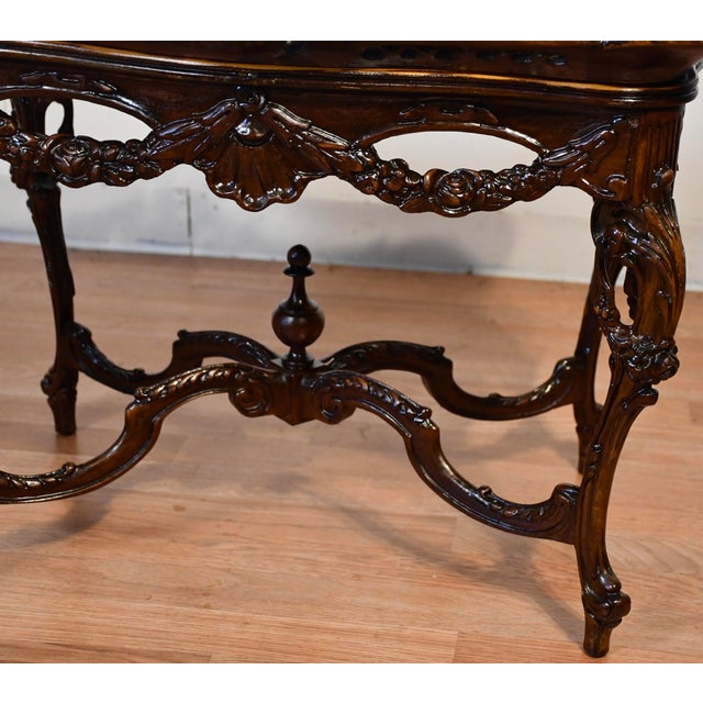 1920 Antique French Louis XV Walnut Floral Inlay Coffee Table With Glass Tray For Sale - Image 4 of 13